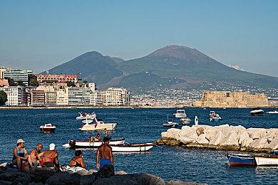 《骰死地牢：起源》免费登陆Steam 肉鸽骰子作战